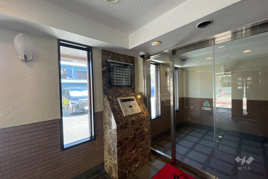 エントランスはオートロック付きです。