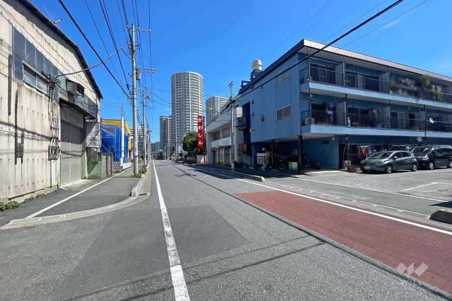 敷地西側の前面道路　