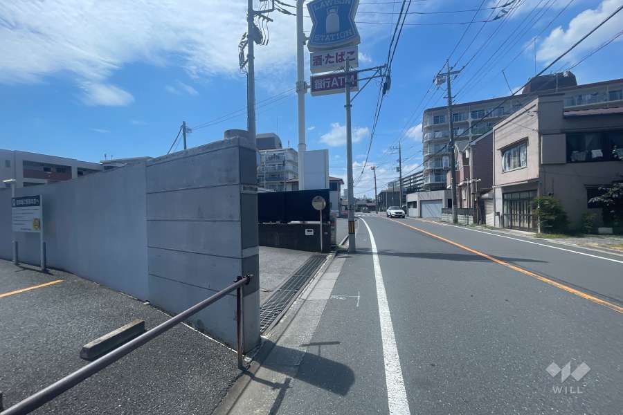 敷地北東側の前面道路