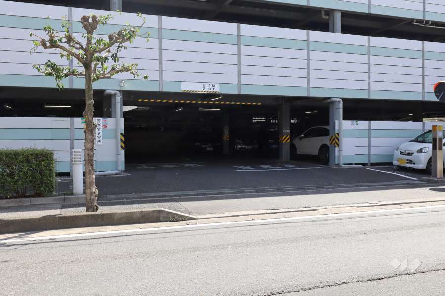 駐車場の出入り口　