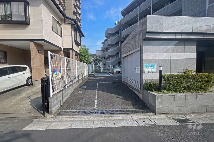 駐車場の出入り口（屋外機械式）