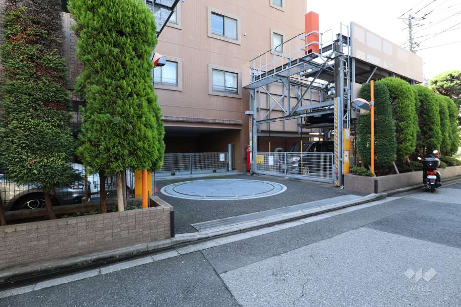 駐車場の出入り口