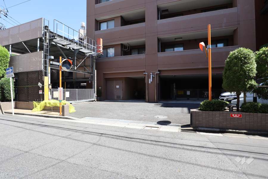 駐車場の出入り口