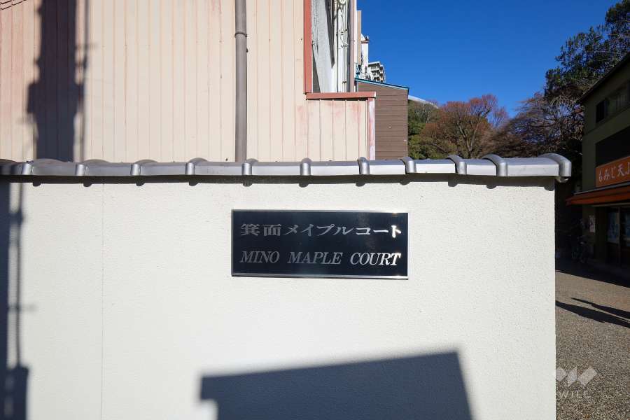 エントランスの銘板