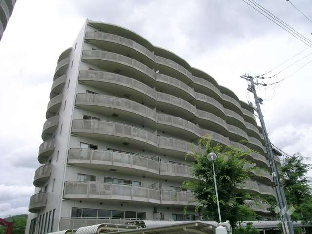 藤和箕面ホームズＢ棟（イーストアーク）の外観（南西側から）