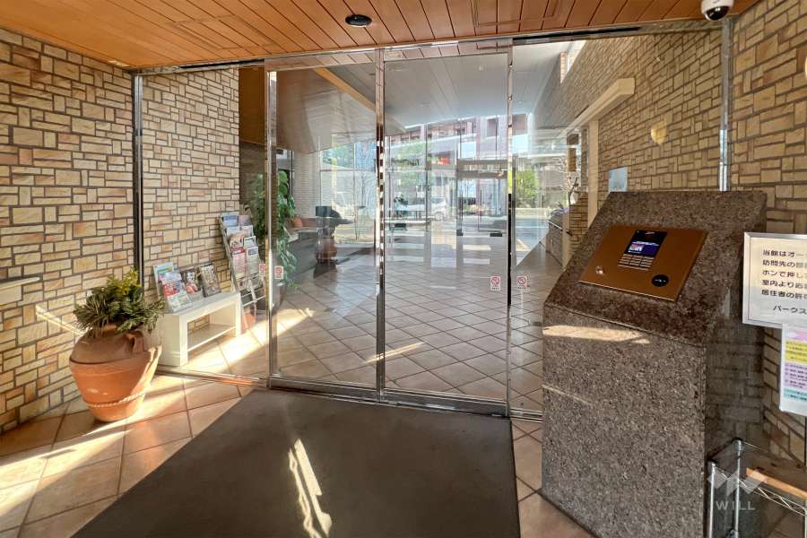 エントランスはオートロック付きです。