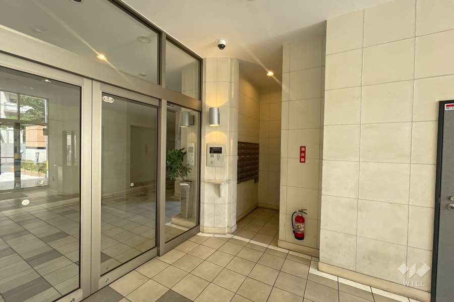 エントランスはオートロック付きです。