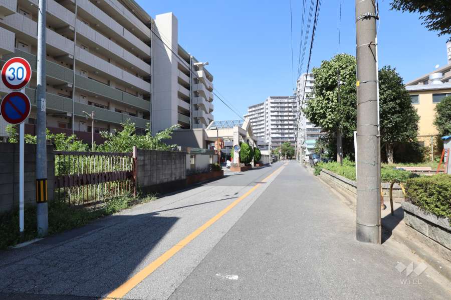 敷地東側の前面道路　