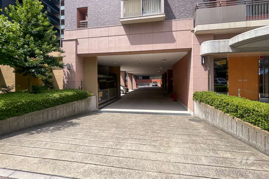 駐車場の出入り口・敷地内駐車場（屋内機械式・屋外機械式・屋内平面式・屋外平面式）