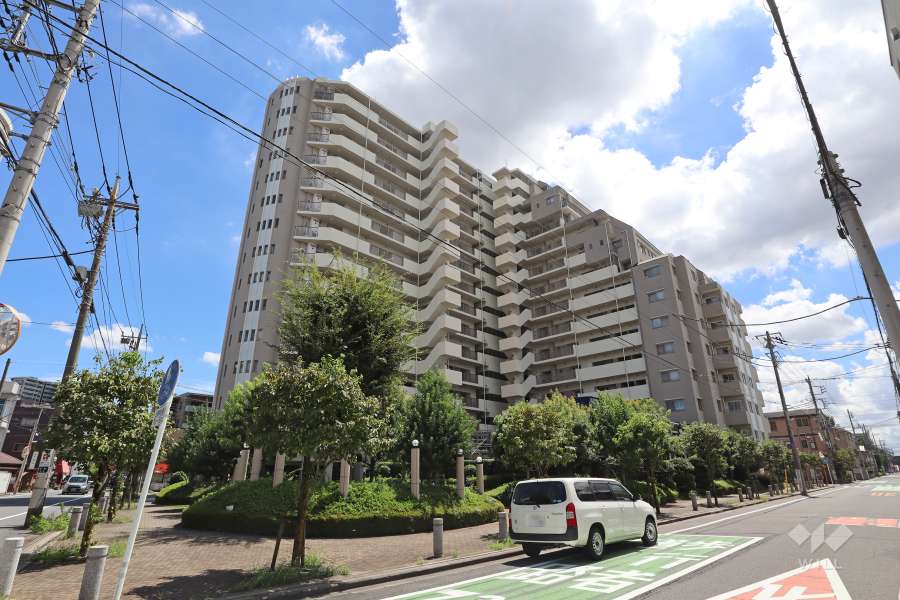 ローレルコート川口の外観（北西側から）