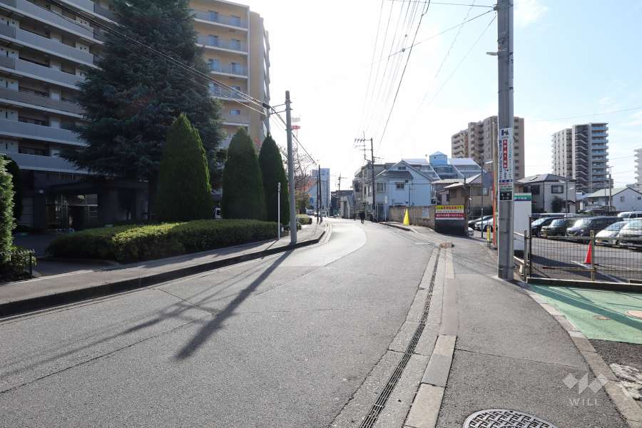 敷地西側の前面道路　