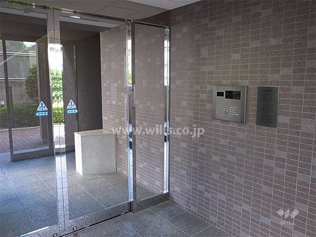 エントランスはオートロック付きです。