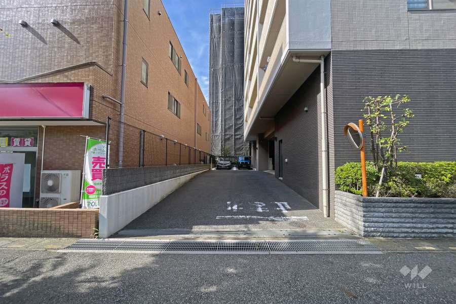 駐車場の出入り口