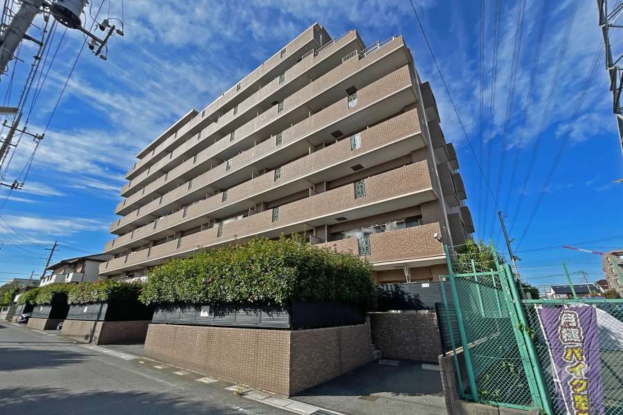 日神パレステージ東川口ヒルパークの外観（南東側から）