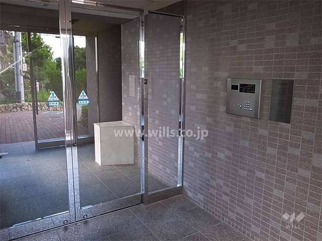 エントランスはオートロック付きです。