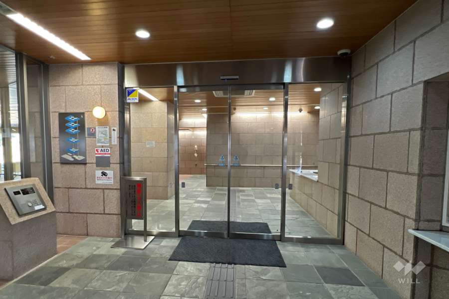 エントランスはオートロック付きです。