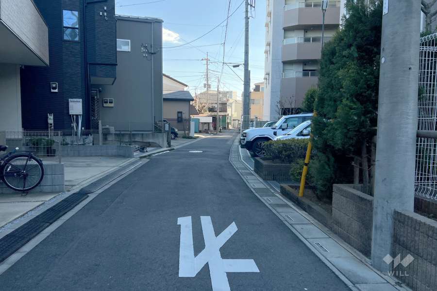 敷地東側の前面道路