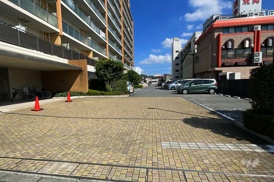 駐車場の出入り口・敷地内駐車場（屋外平面式）