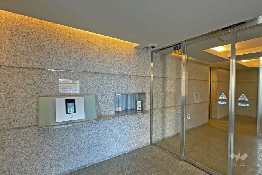 エントランスはオートロック付きです。