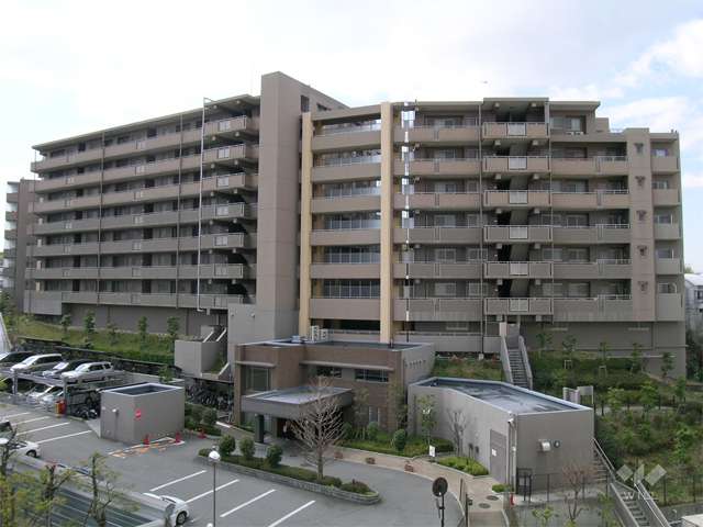 コムズシティ箕面の外観（北東側から）