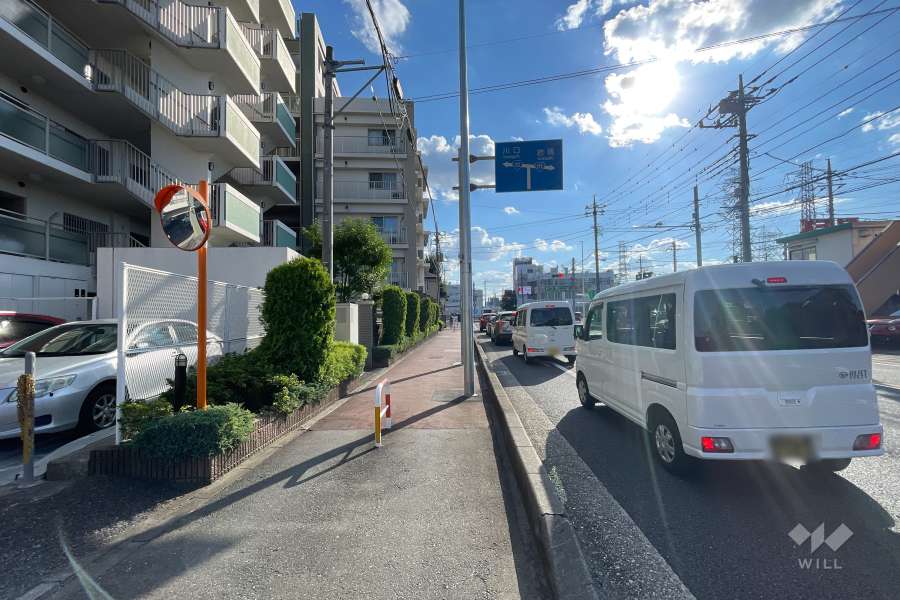 敷地北西側の前面道路