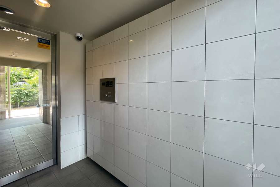 エントランスはオートロック付きです。