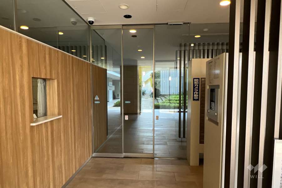 エントランスはオートロック付きです。