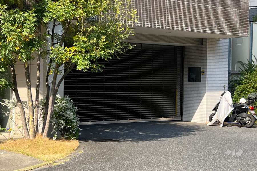駐車場の出入り口（リングシャッター付き）