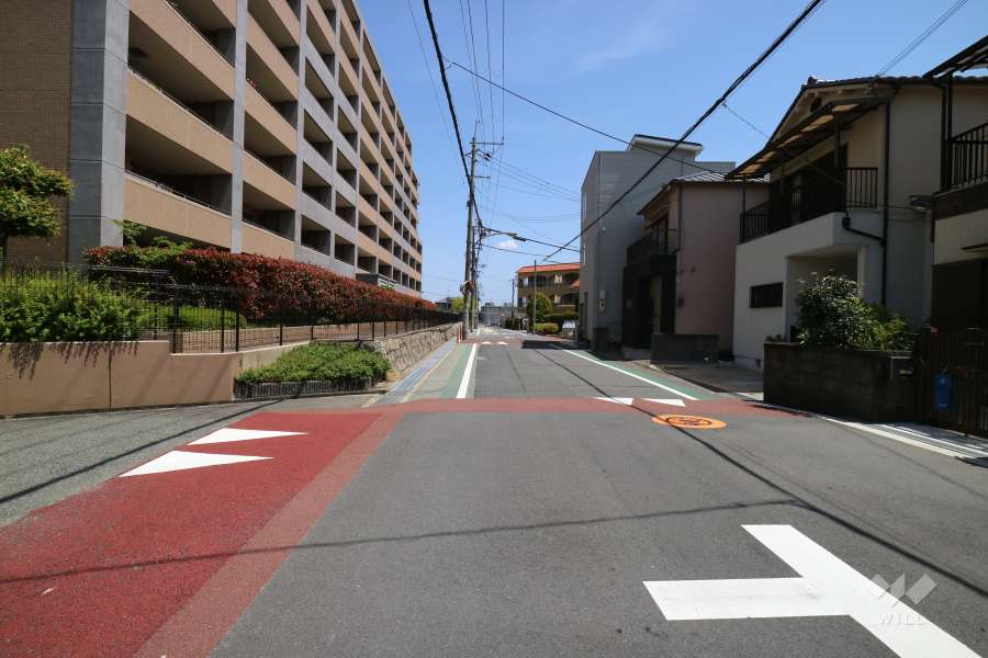 敷地南側の前面道路