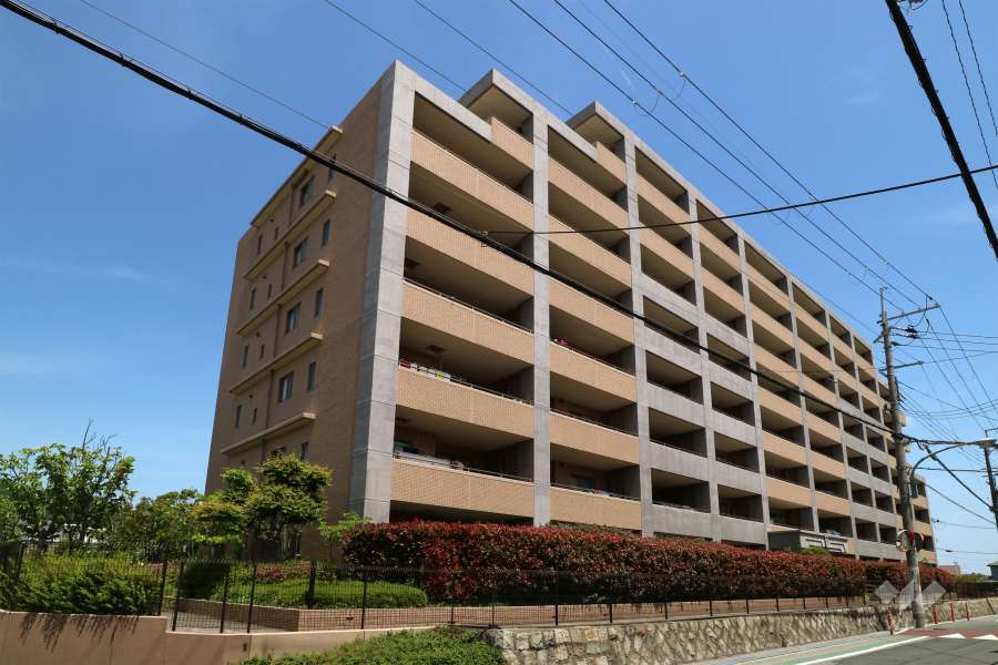 イトーピア箕面の外観（南西側から）