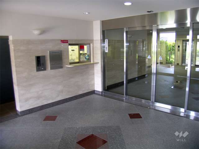 エントランスはオートロック付きです。