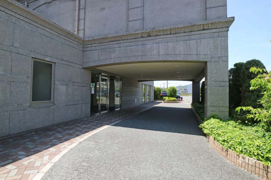 エントランス前の車寄せ