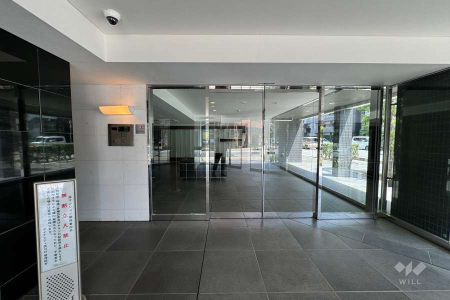 エントランスはオートロック付きです。