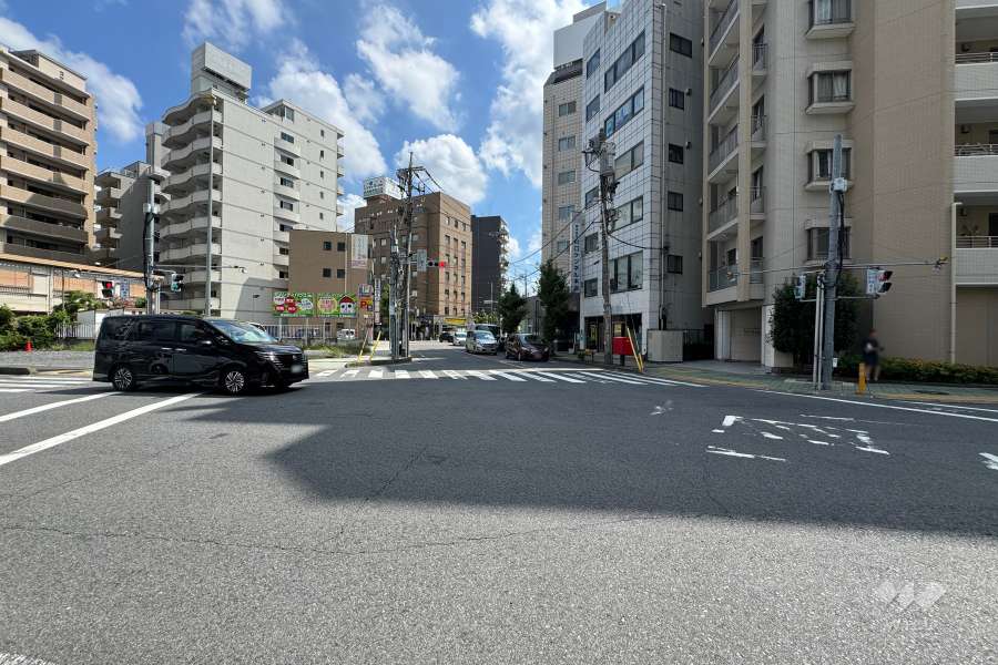 敷地北西側の前面道路