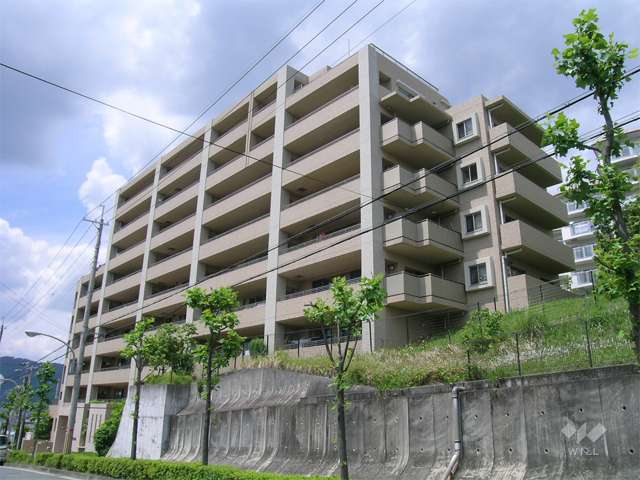 ファミール千里中央の外観（南西側から）