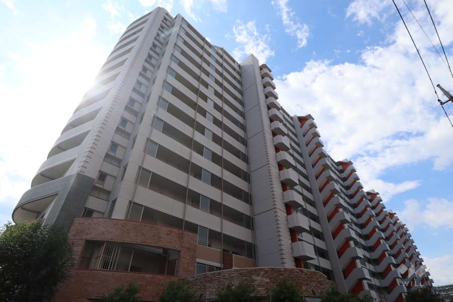 レーベンスクエア川口シルフィアの外観（南東側から）