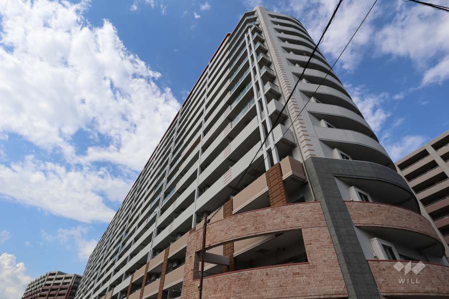 レーベンスクエア川口シルフィアの外観（南西側から）