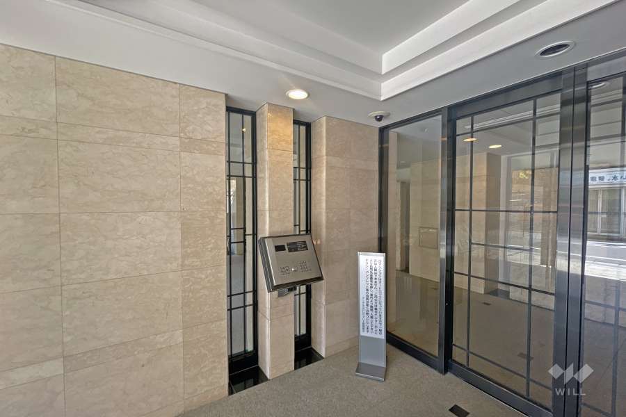 エントランスはオートロック付きです。