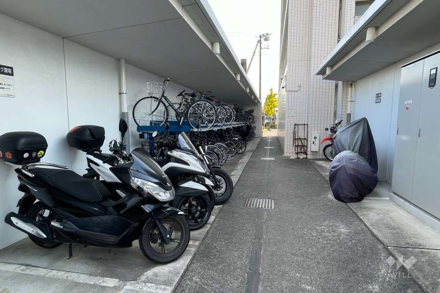 駐輪場とバイク置場