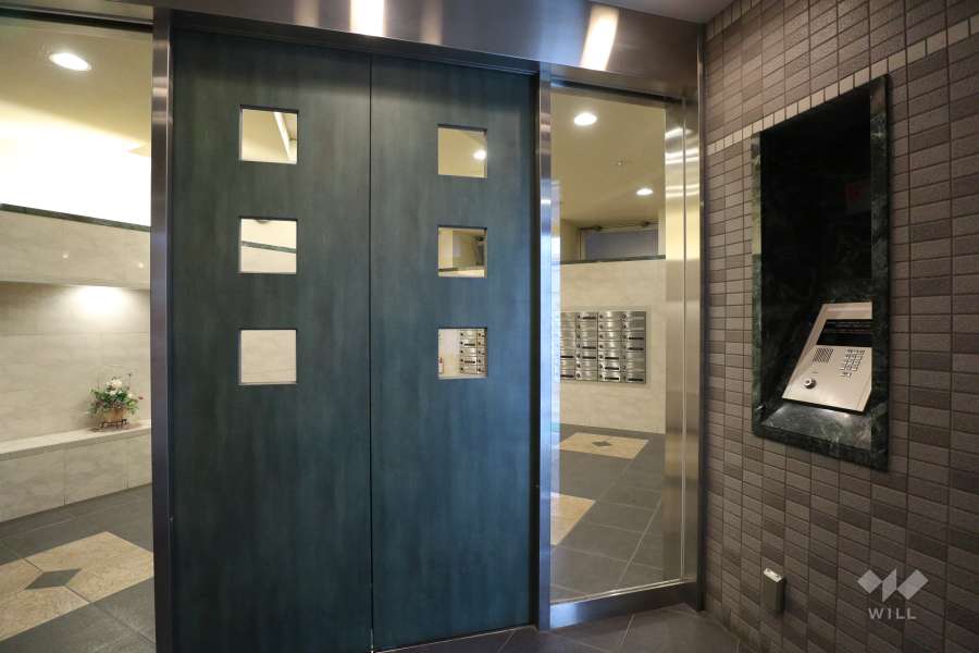 エントランスはオートロック付きです。