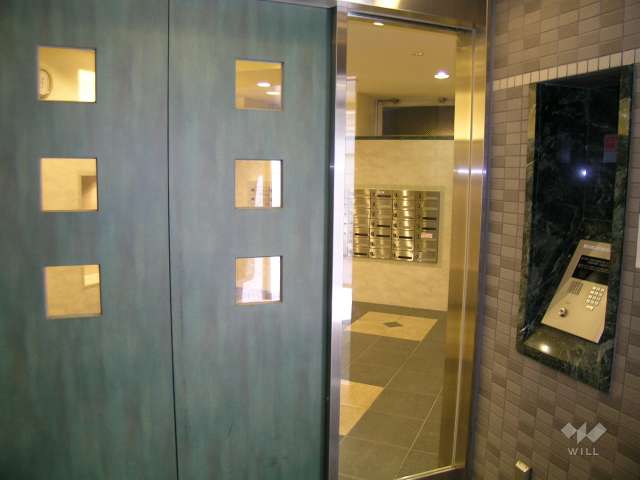 エントランスはオートロック付きです。