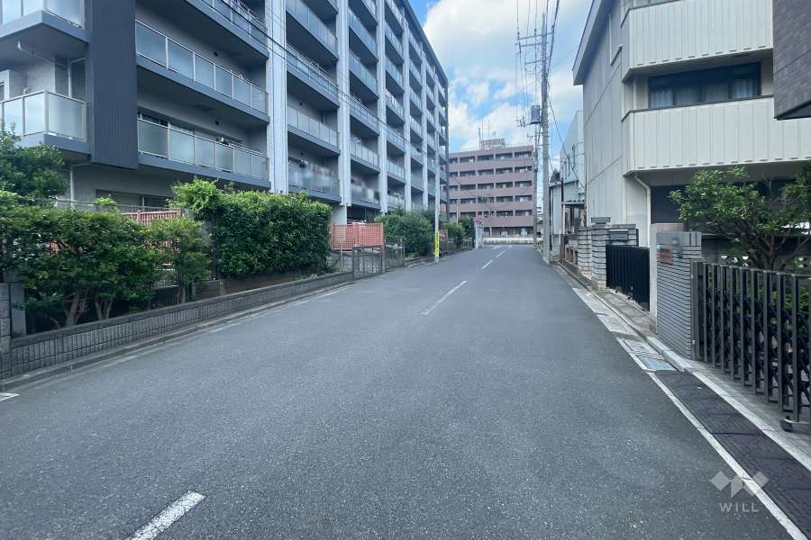 敷地東側の前面道路
