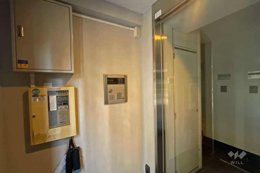 エントランスはオートロック付きです。