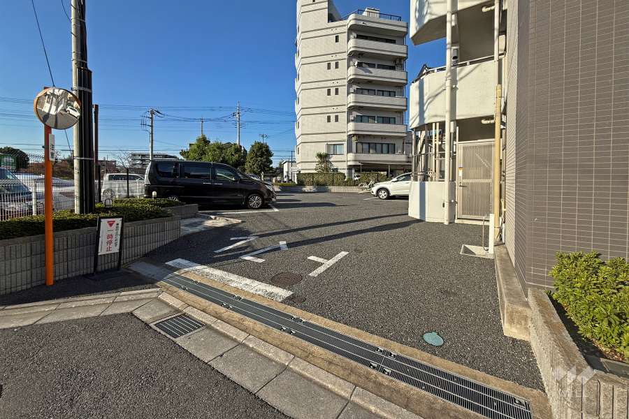 敷地内駐車場（屋外平面式）