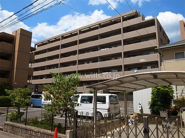 コスモ箕面アーバンフォルムの外観（南東側から）