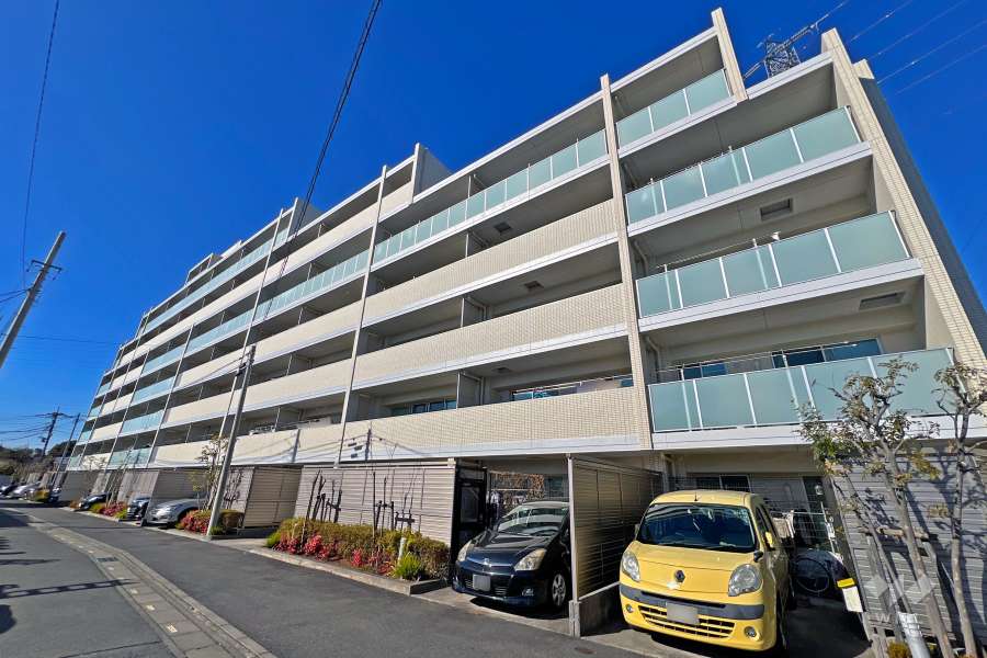 ライオンズ鳩ヶ谷マークレジデンスの外観（南東側から）