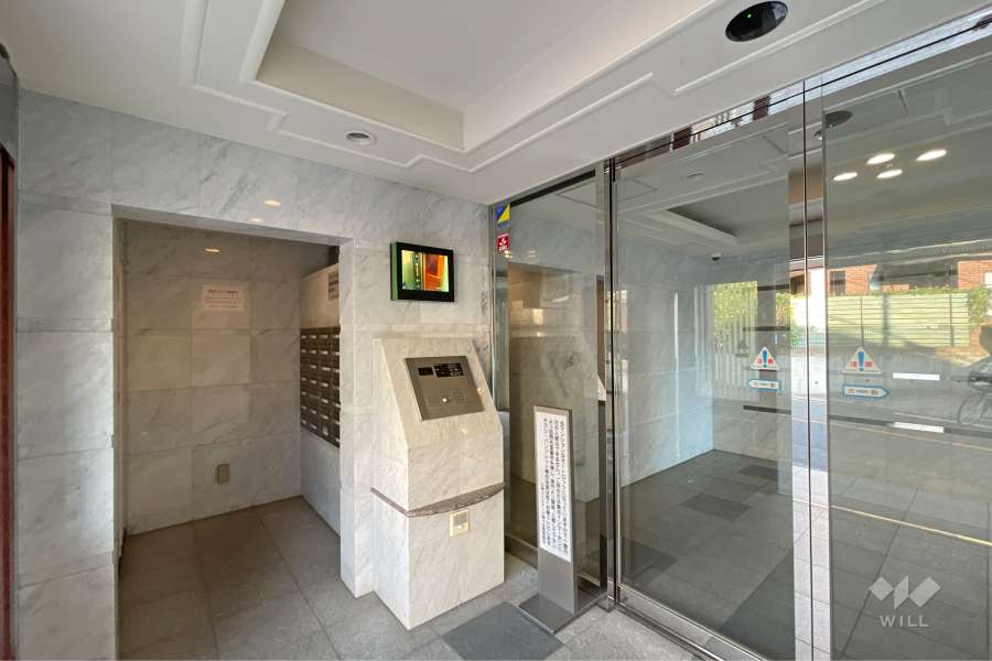 エントランスはオートロック付きです。