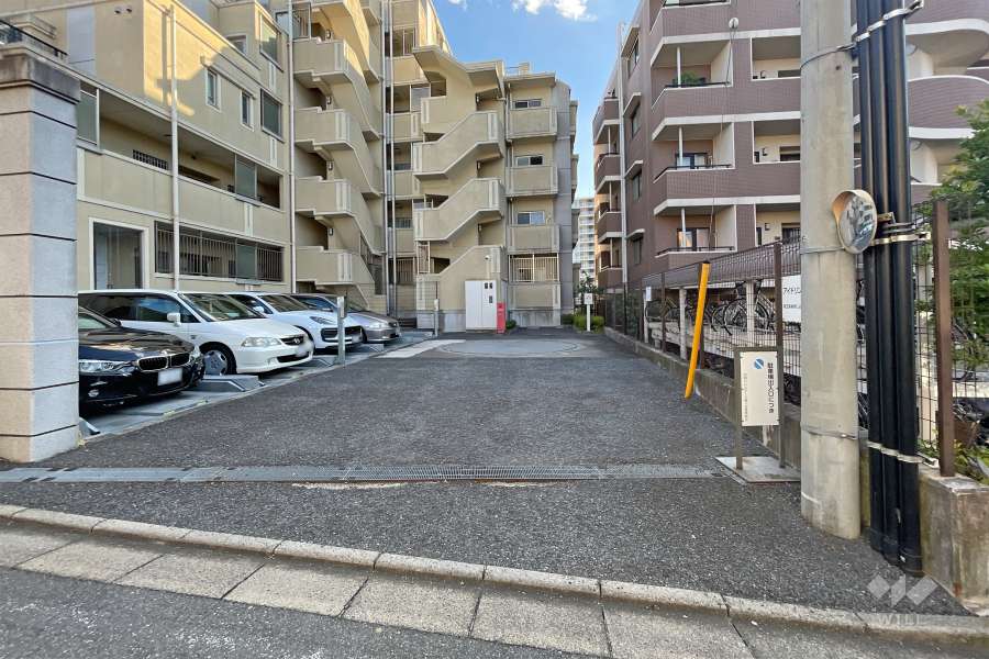 駐車場の出入り口