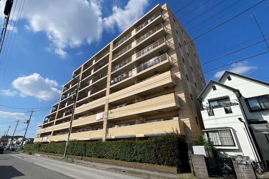 ヴェレーナ鳩ヶ谷の外観（南東側から）