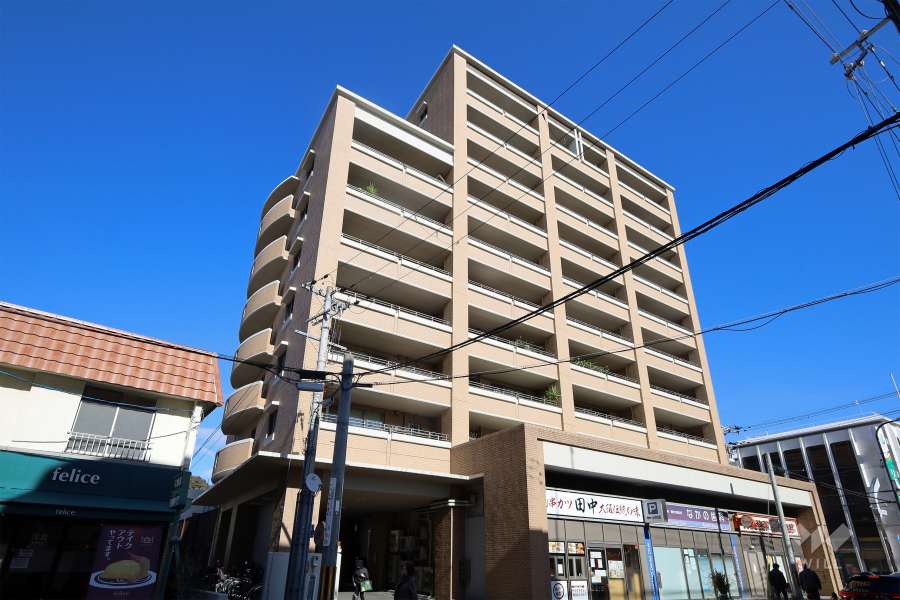 箕面本通りアーバンライフの外観（南西側から）